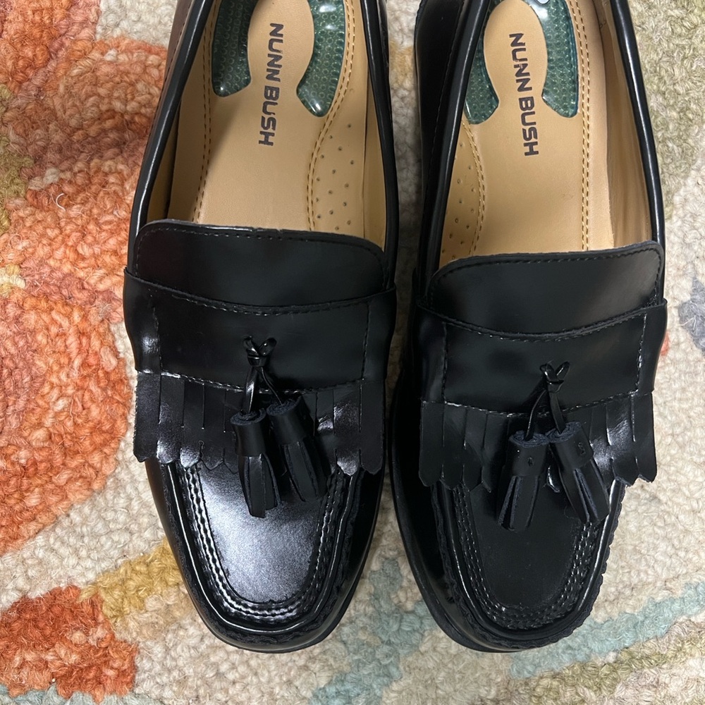 Nunn Bush Black Tassel Loafers Slip-Ons
WORN ONLY ONCE.